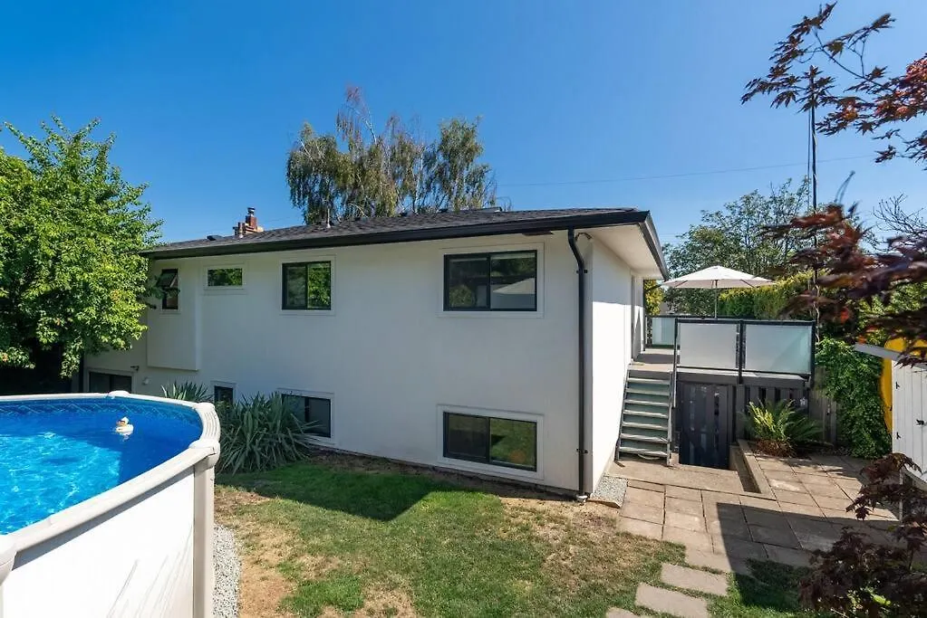 Charming Urban Retreat Villa Oak Bay